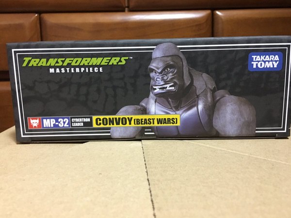 MP 32 Masterpiece Optimus Primal   In Hand Photos Surface On Twitter  (56 of 81)